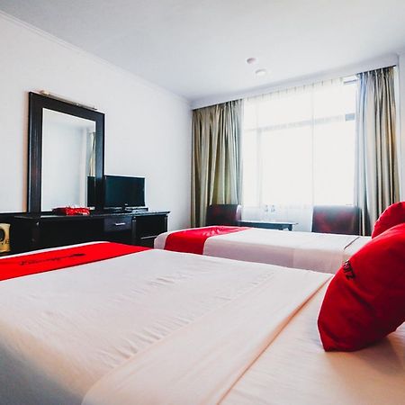 Reddoorz Plus Near Mall Ratu Indah 2 Macasar Exterior foto