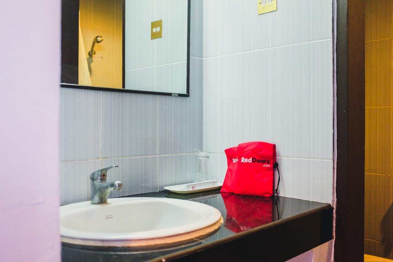 Reddoorz Plus Near Mall Ratu Indah 2 Macasar Exterior foto
